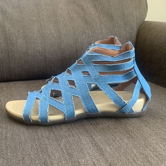 Elegant Blue Sandals for Effortless Style - Picture 2 of 8